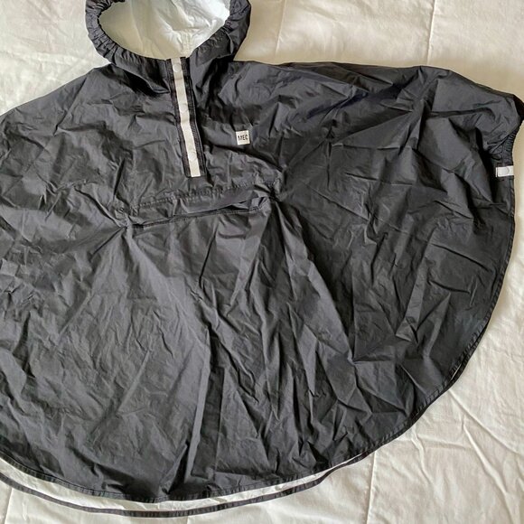 MEC Black Caught in the Rain Packable Poncho - Picture 3 of 16
